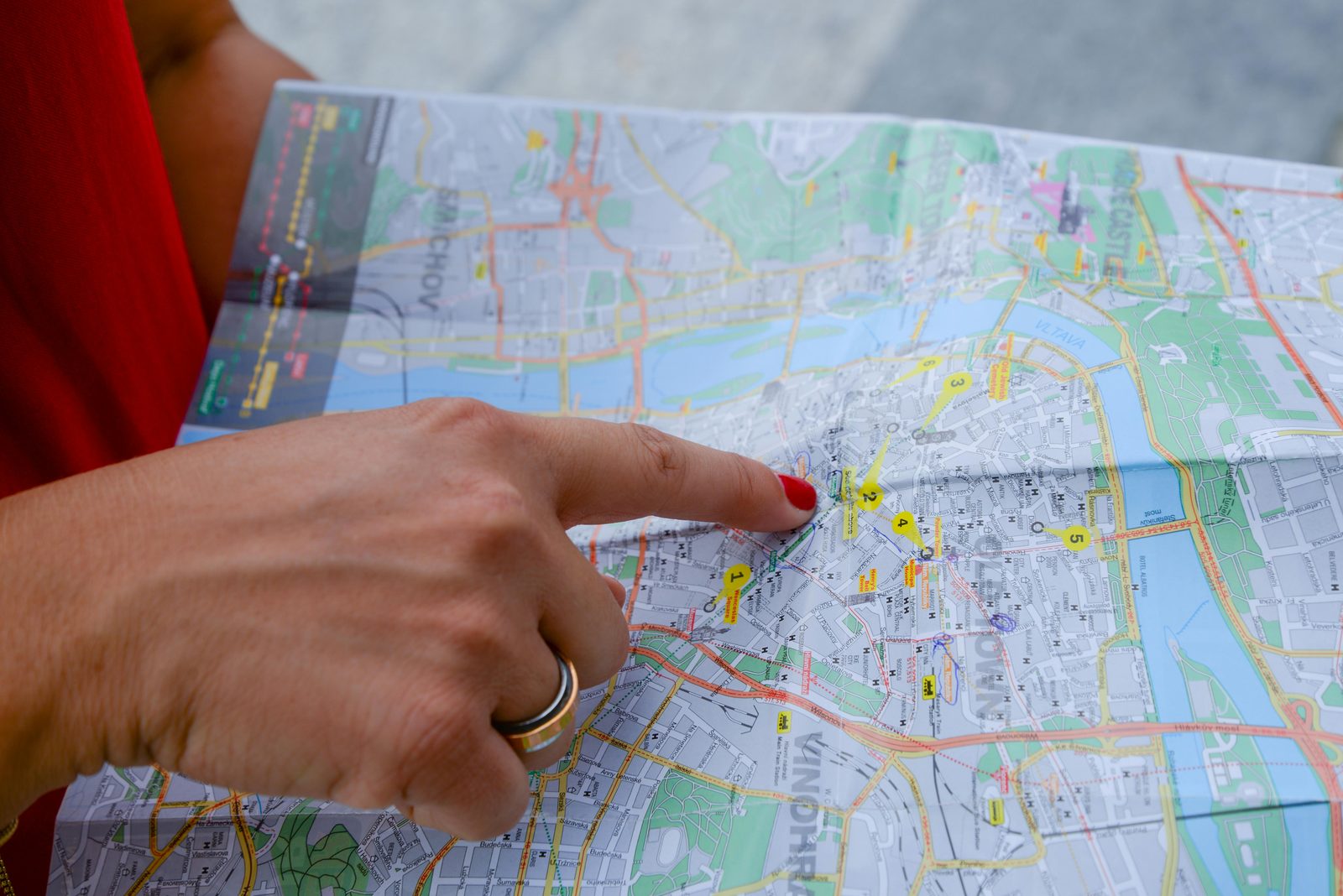 City map for travel planning — first-time visitors should plan accommodation by attraction proximity, not by neighborhood reputation